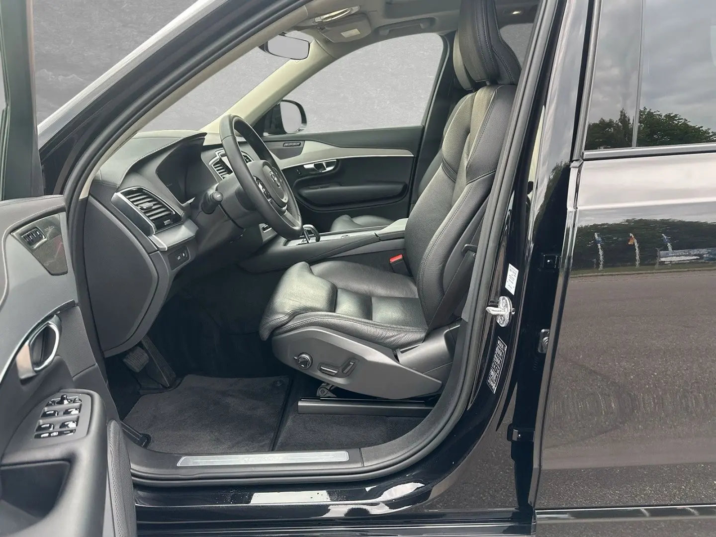 XC90 T8 AWD Recharge Plus Dark 7-Sitzer AHK