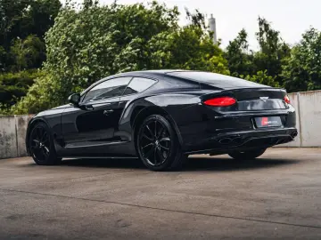 Continental GT V8 / Bang Olufsen / Onyx