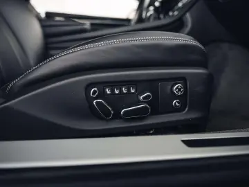 Continental GT V8 / Bang Olufsen / Onyx