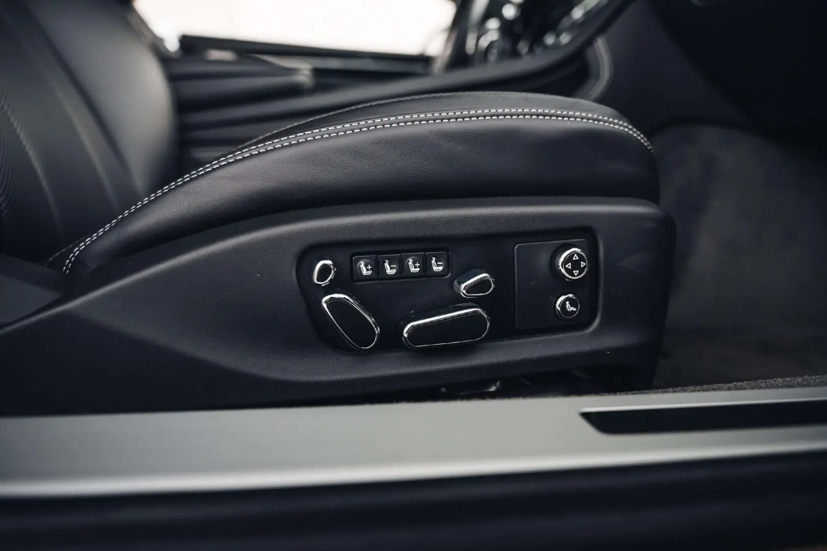 Continental GT V8 / Bang Olufsen / Onyx