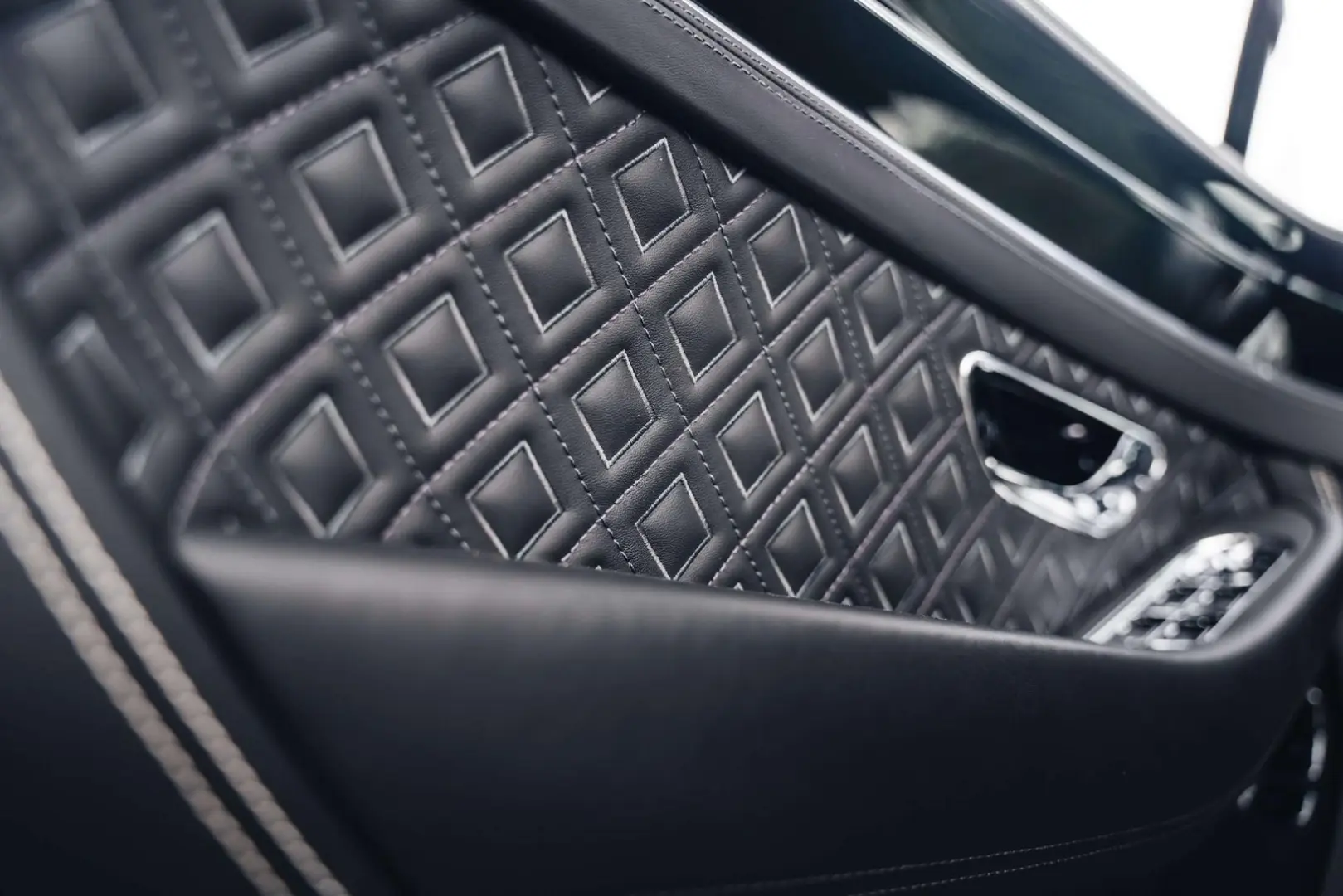 Continental GT V8 / Bang Olufsen / Onyx