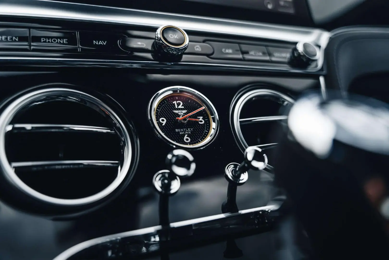 Continental GT V8 / Bang Olufsen / Onyx