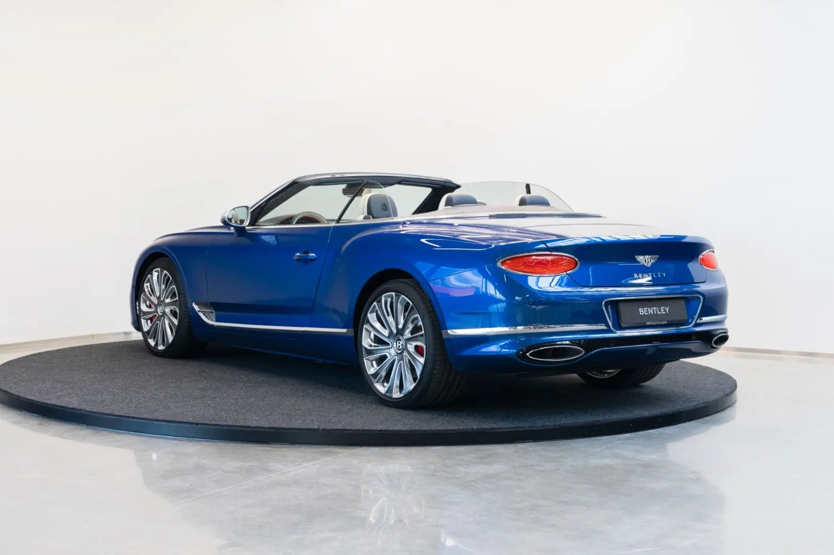 Continental GTC Mulliner