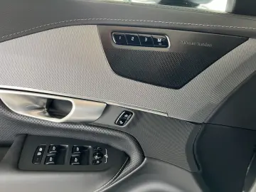 XC90 T8 Plus Bright Recharge AWD BLIS Pano 360°