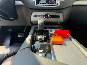 XC90 T8 AWD Recharge Plus DarkAHK semi elektr.