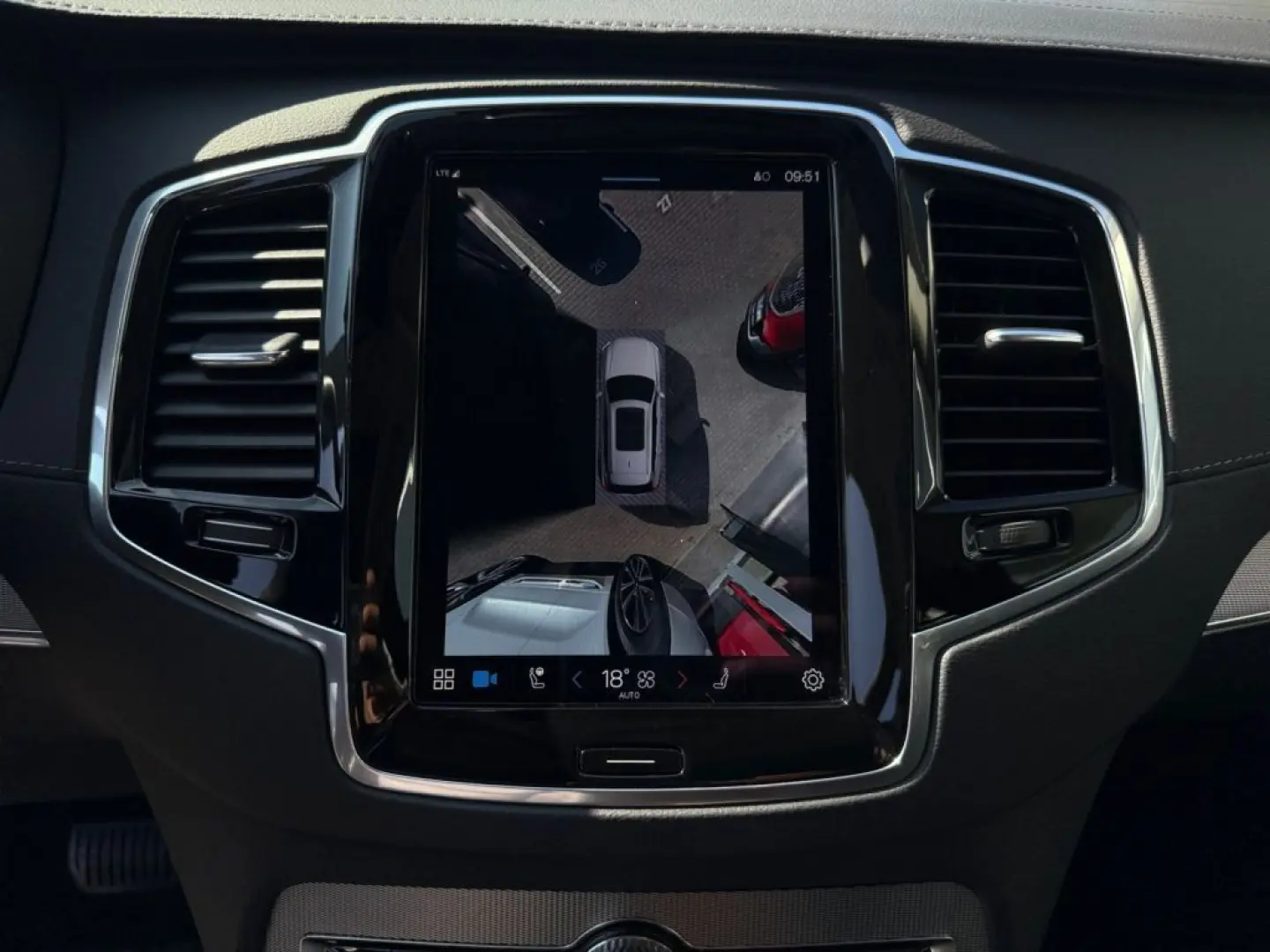 XC90 T8 AWD Recharge Plus DarkAHK semi elektr.