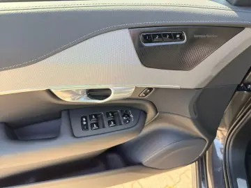 XC90 T8 AWD Recharge Plus DarkAHK semi elektr.