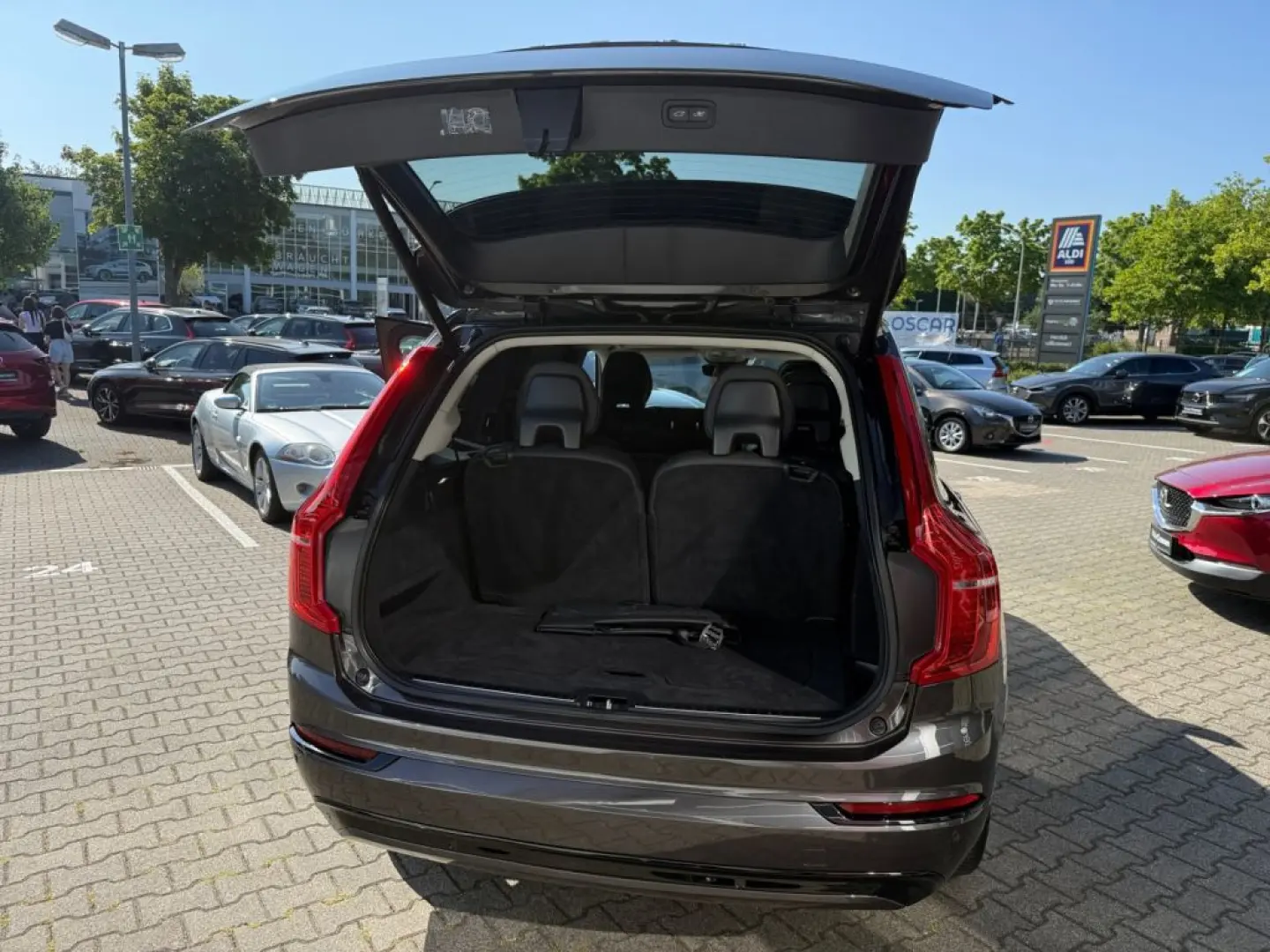 XC90 T8 AWD Recharge Plus DarkAHK semi elektr.