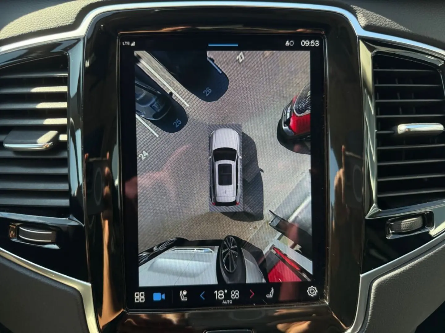 XC90 T8 AWD Recharge Plus DarkAHK semi elektr.