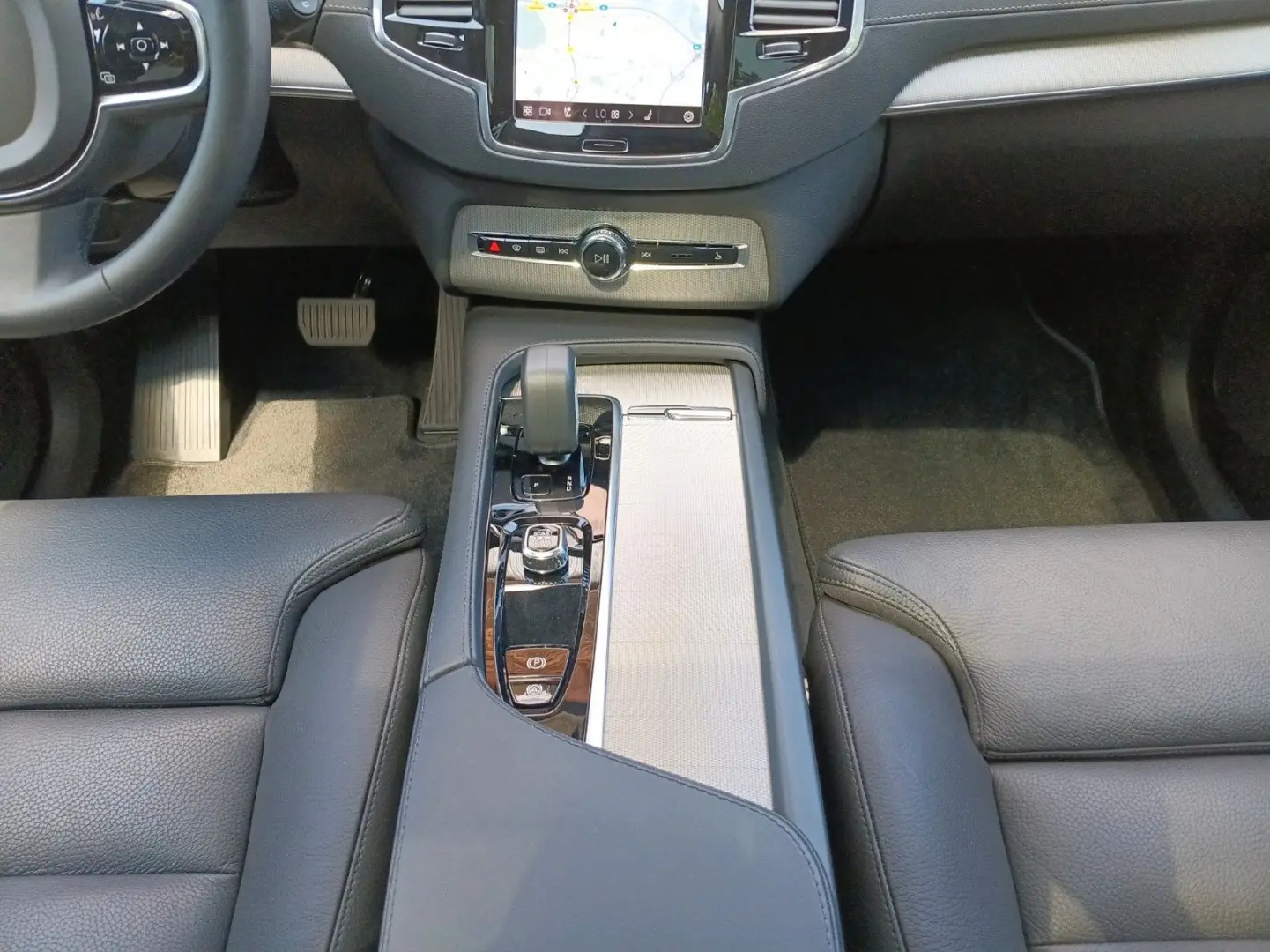 XC90 T8 Plus Dark AWD AHK/360°/Panorama