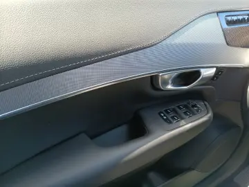 XC90 T8 Plus Dark AWD AHK/360°/Panorama