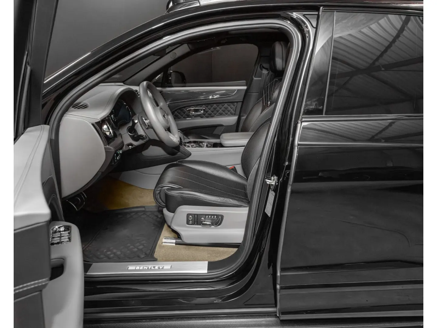 Bentayga V8 FIRST EDITION **STARTECH**LED/MULLIN