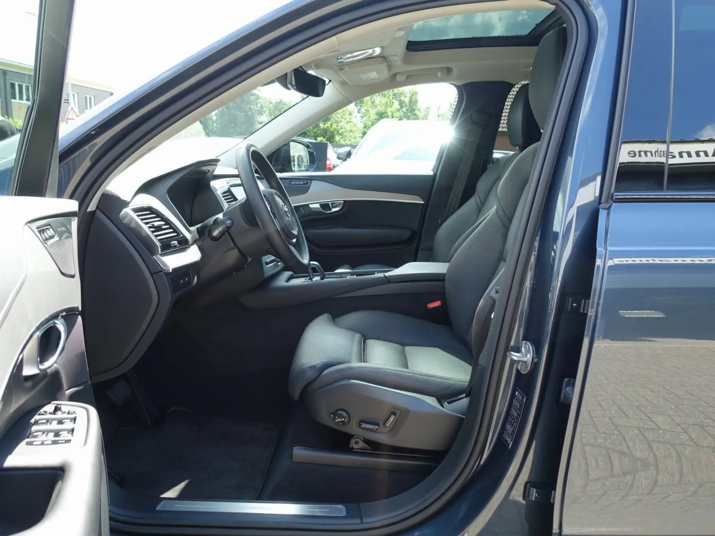 XC90 Recharge Plus Dark T8 AWD/AHK/Pano/360°/H&K