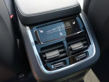 XC90 Recharge Plus Dark T8 AWD/AHK/Pano/360°/H&K