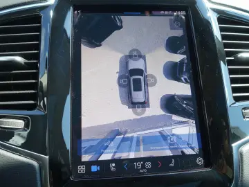 XC90 Recharge Plus Dark T8 AWD/AHK/Pano/360°/H&K