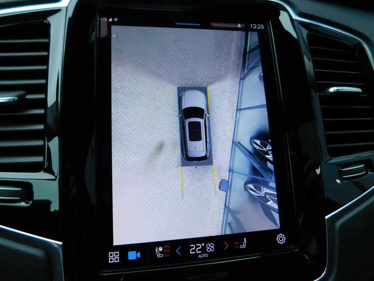 XC90 Plug-In-Hybrid T8 AWD Recharge Ultimate Dar