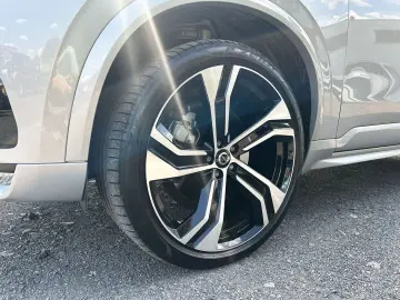 XC90 B5 Diesel AWD Plus Dark 7-Sitzer 22'' AHK S