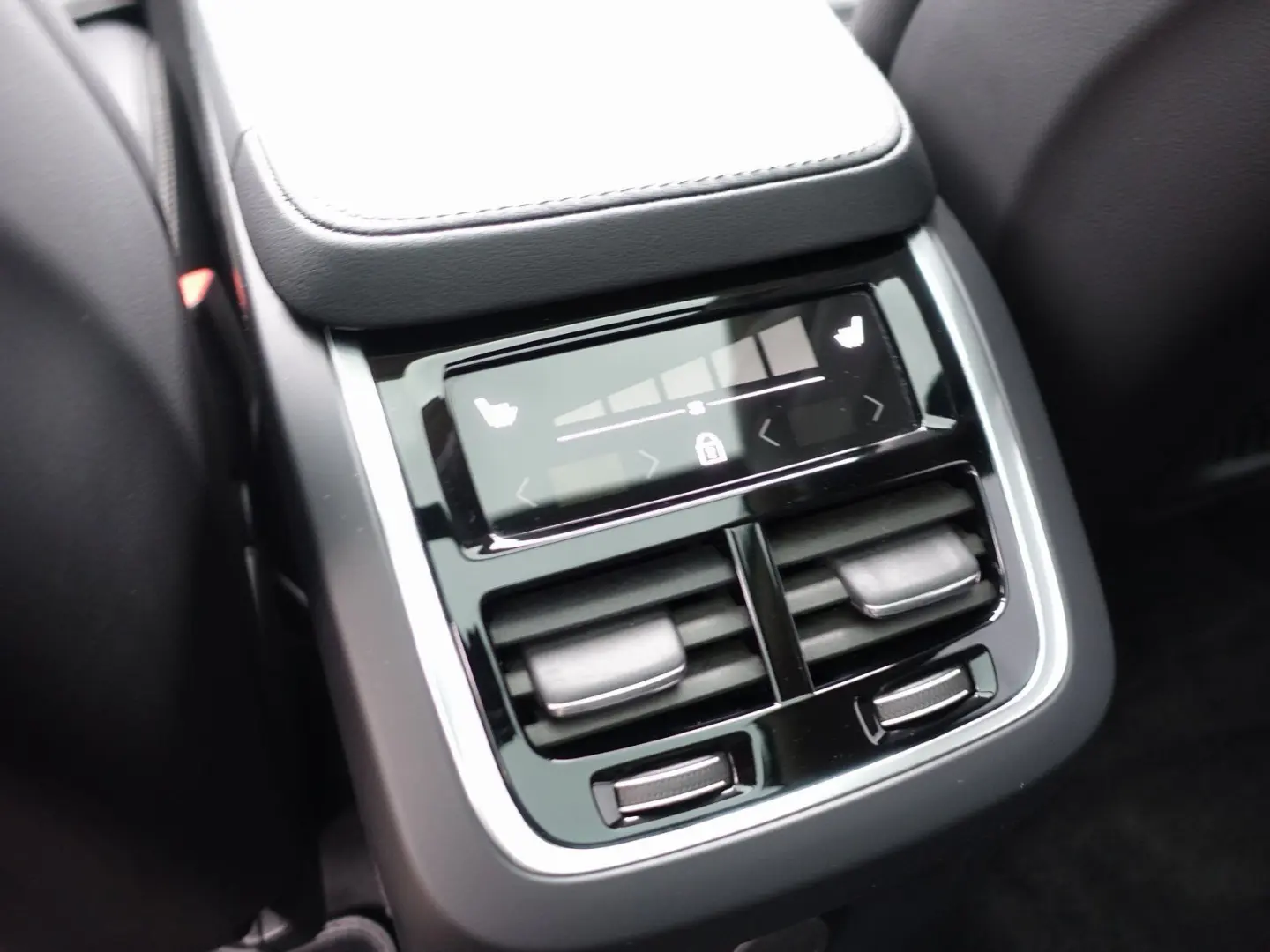 XC90 Ultra Dark T8 AWD Plug-in Hybrid/B&W/Massag