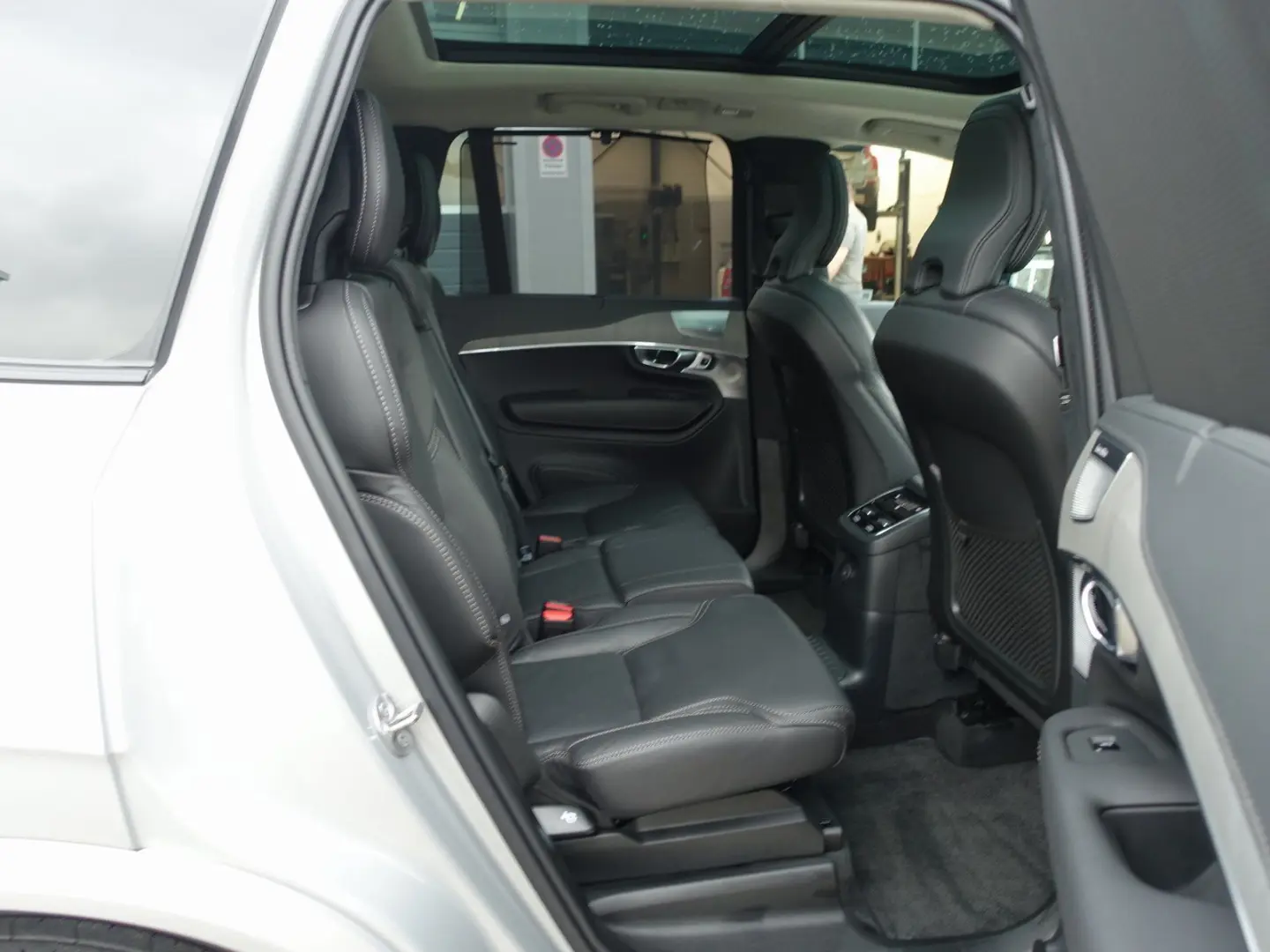 XC90 Ultra Dark T8 AWD Plug-in Hybrid/B&W/Massag