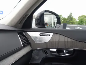 XC90 Ultra Dark T8 AWD Plug-in Hybrid/B&W/Massag