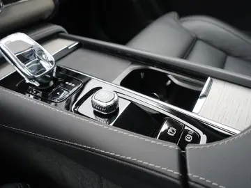 XC90 Ultra Dark T8 AWD Plug-in Hybrid/B&W/Massag