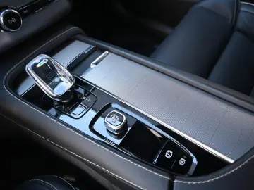 XC90 B5  Bright *360*H/K*STHZ*LUFT*AHK*7S*PANO