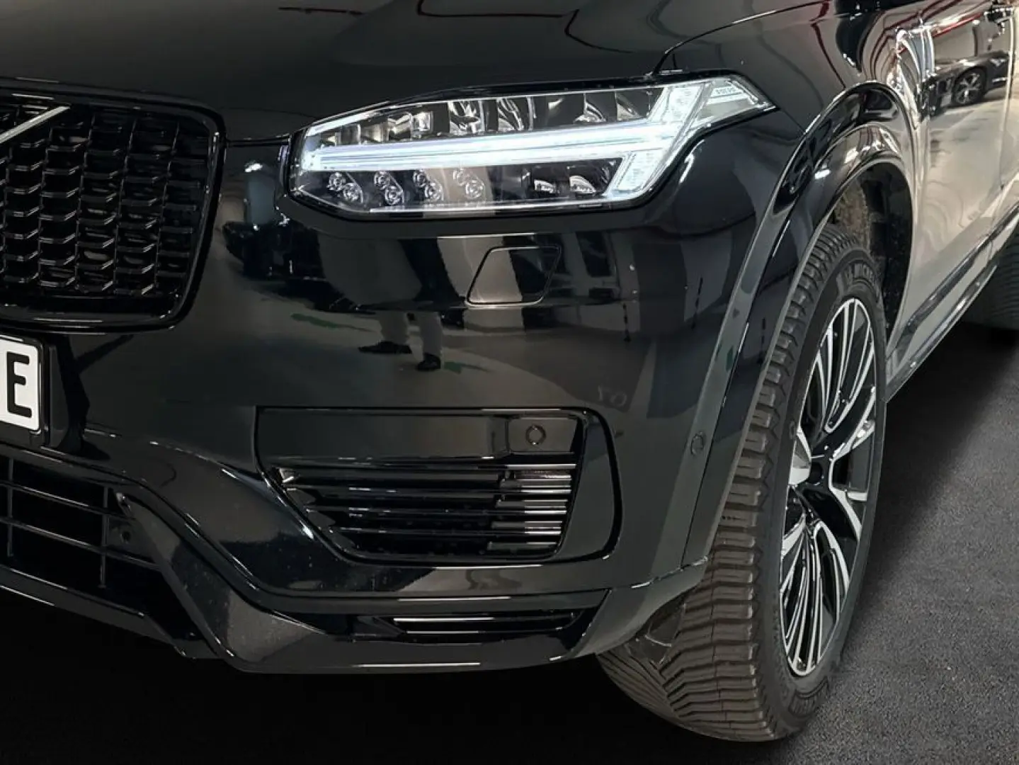 XC90 T8 AWD Recharge Ultimate-Dark Glasd Luftf B