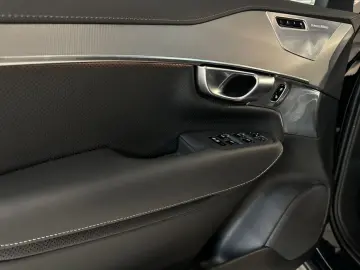XC90 T8 AWD Recharge Ultimate-Dark Glasd Luftf B