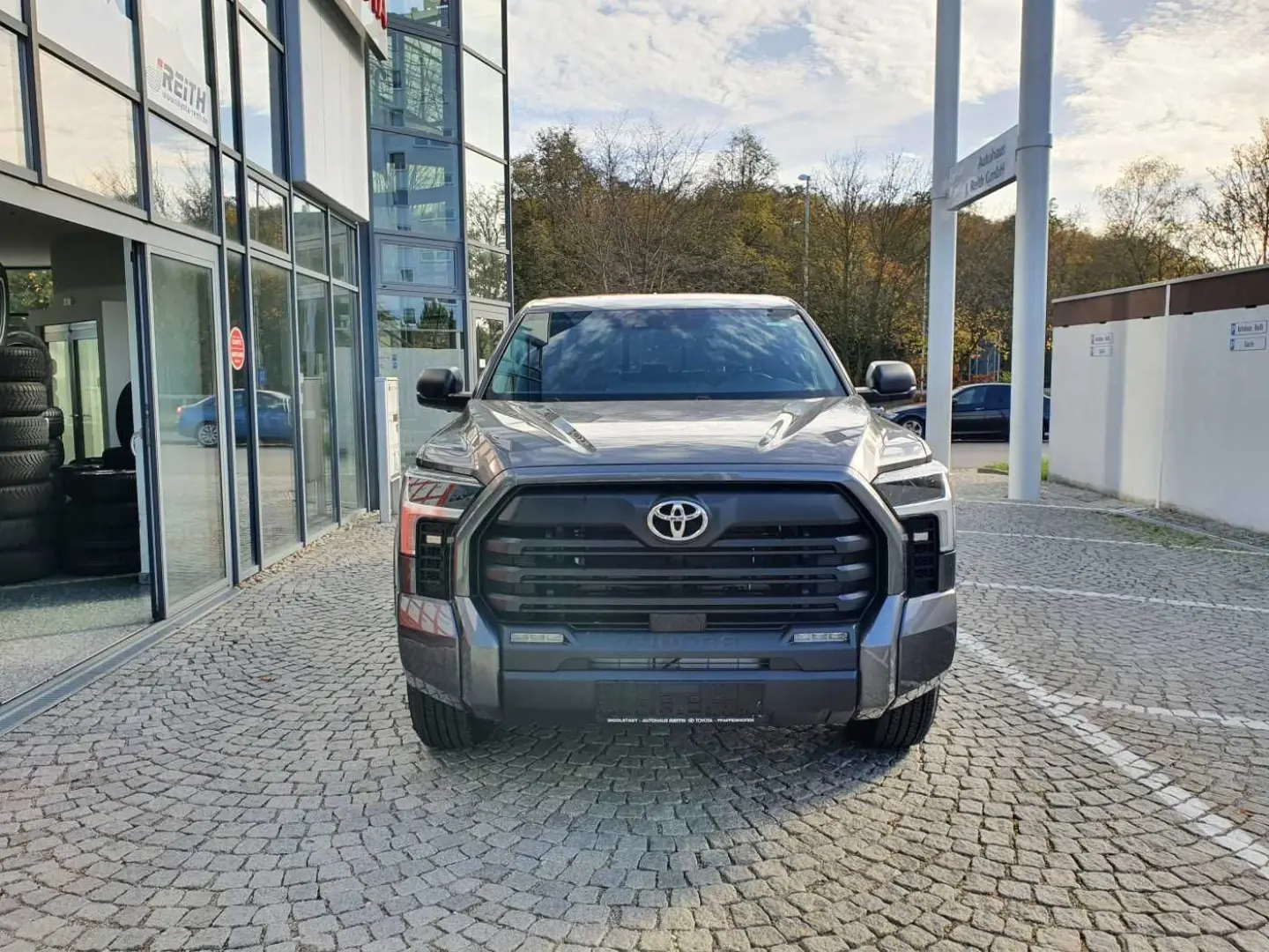 Tundra 4x4 Double Cab SR5 - SR5 Package - SOFORT