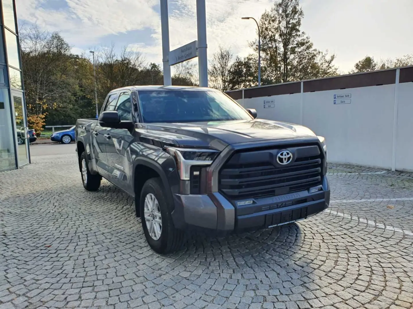 Tundra 4x4 Double Cab SR5 - SR5 Package - SOFORT