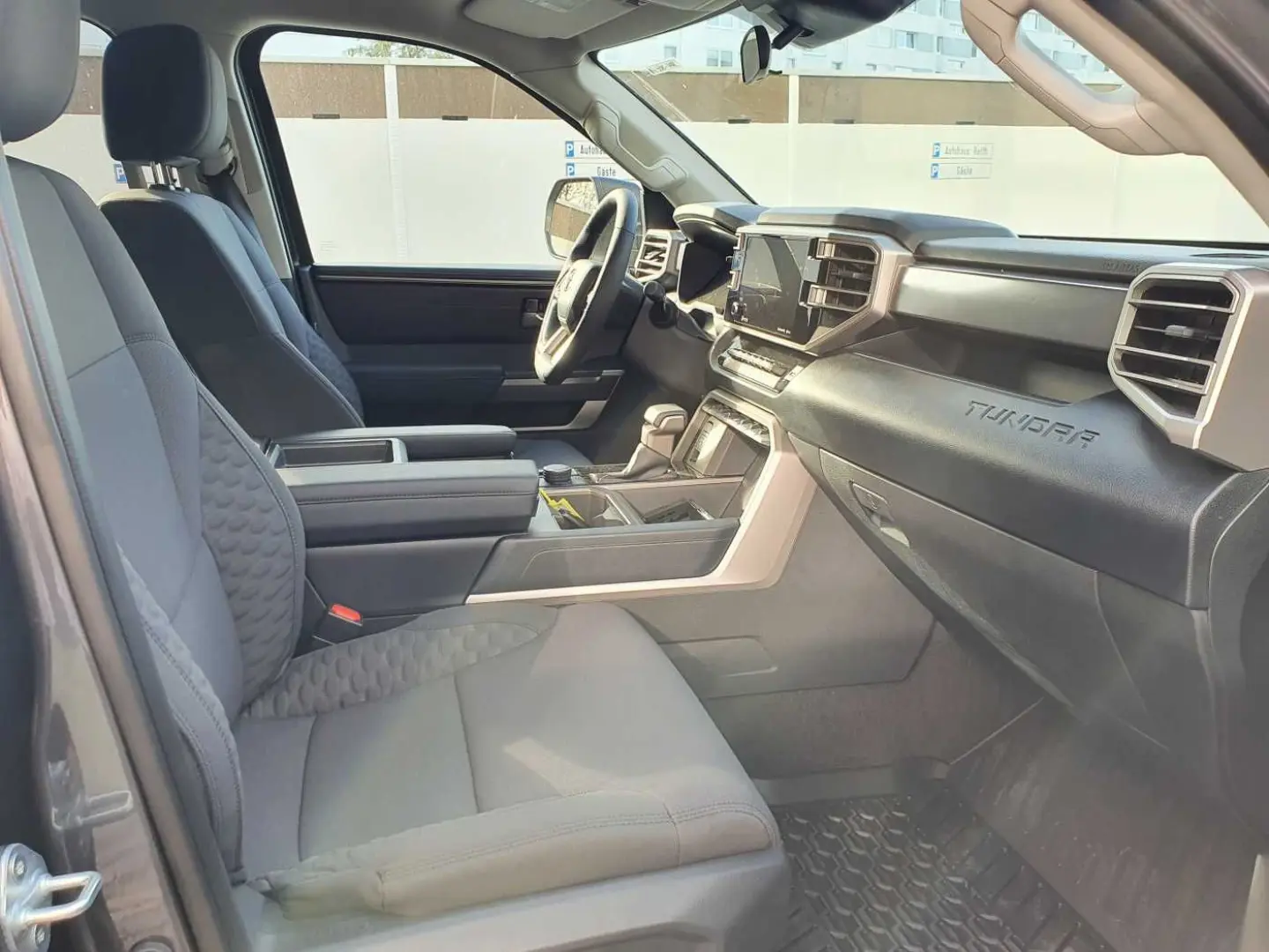 Tundra 4x4 Double Cab SR5 - SR5 Package - SOFORT