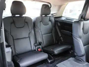 XC90 T8 Ultimate Dark Recharge Plug-In Hybrid AW