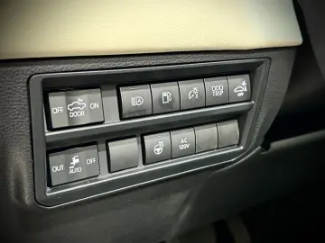 Tundra*Capstone*Pano*JBL*LED*Navi*E-Trittbretter