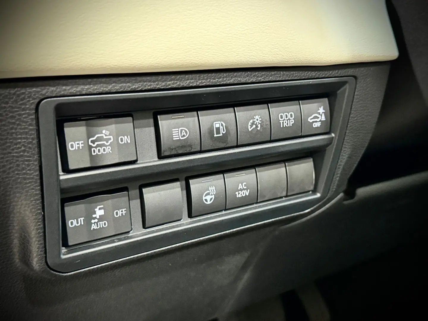 Tundra*Capstone*Pano*JBL*LED*Navi*E-Trittbretter