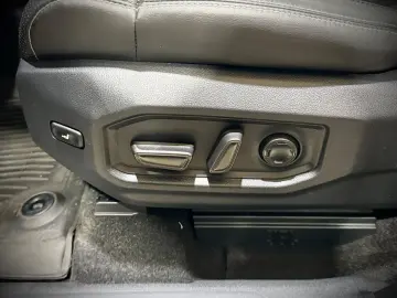 Tundra*Capstone*Pano*JBL*LED*Navi*E-Trittbretter
