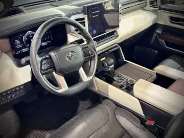 Tundra*Capstone*Pano*JBL*LED*Navi*E-Trittbretter