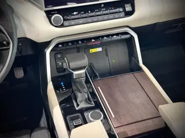Tundra*Capstone*Pano*JBL*LED*Navi*E-Trittbretter