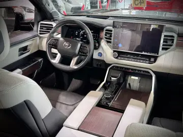 Tundra*Capstone*Pano*JBL*LED*Navi*E-Trittbretter