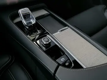 XC90 T8 AWD Recharge Plus Dark 7-Sitzer