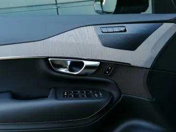 XC90 T8 AWD Recharge Plus Dark 7-Sitzer