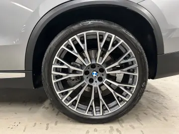 X5 xDrive40i M Sportpaket AHK B&W Pano. DAB Driv