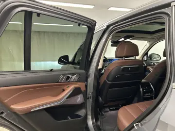 X5 xDrive40i M Sportpaket AHK B&W Pano. DAB Driv