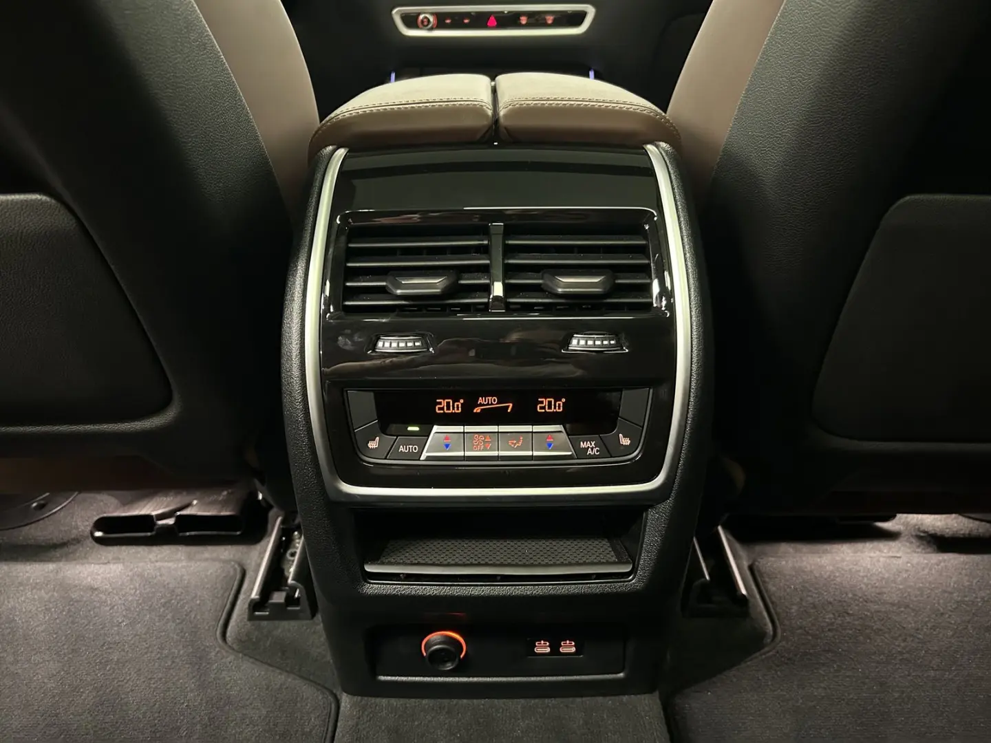 X5 xDrive40i M Sportpaket AHK B&W Pano. DAB Driv
