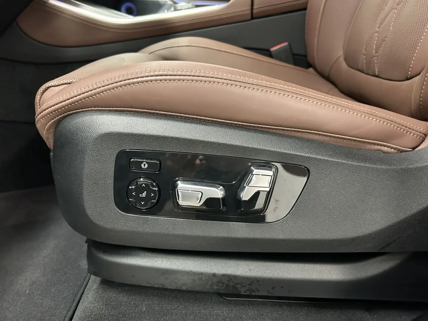 X5 xDrive40i M Sportpaket AHK B&W Pano. DAB Driv
