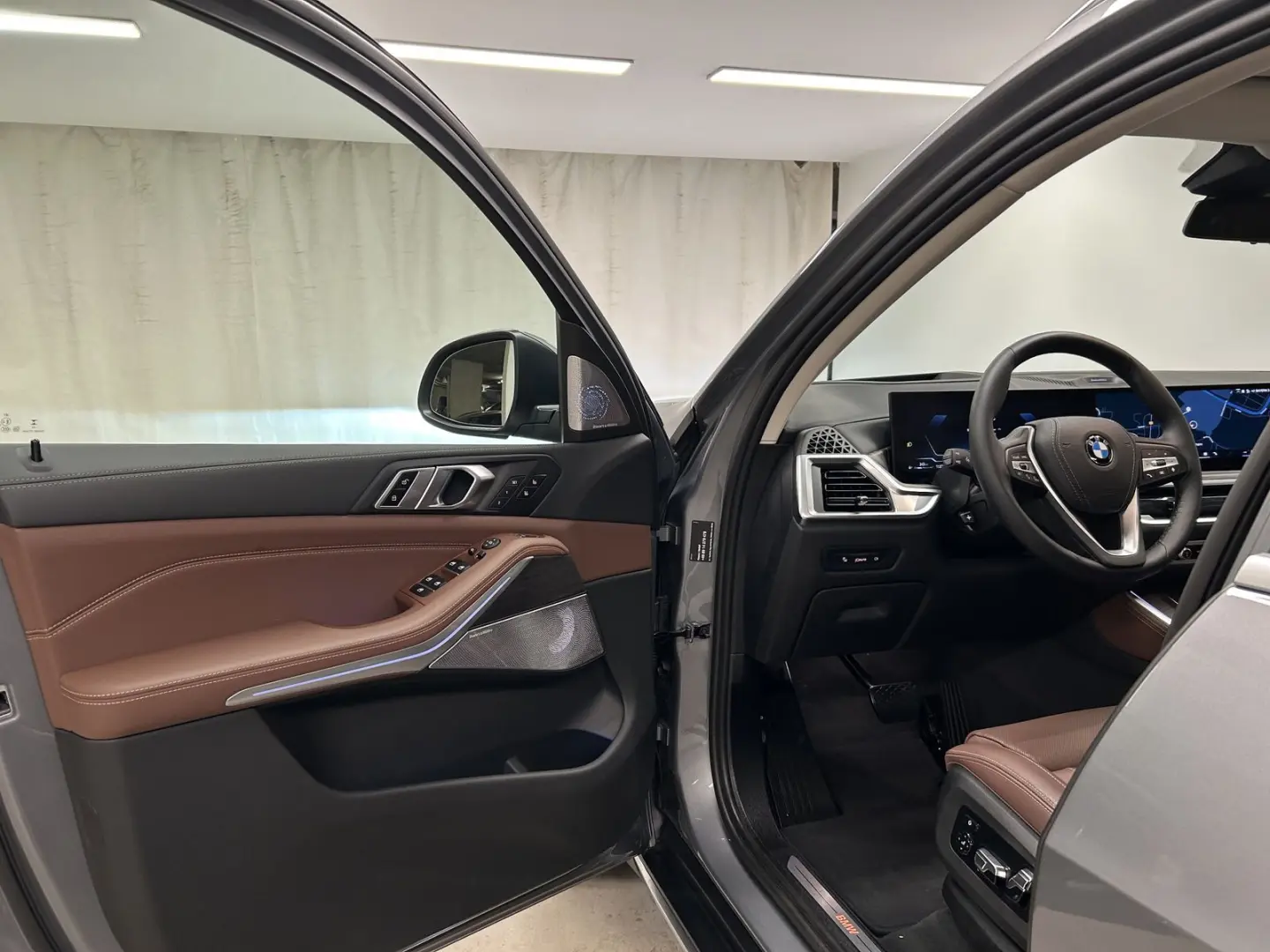 X5 xDrive40i M Sportpaket AHK B&W Pano. DAB Driv
