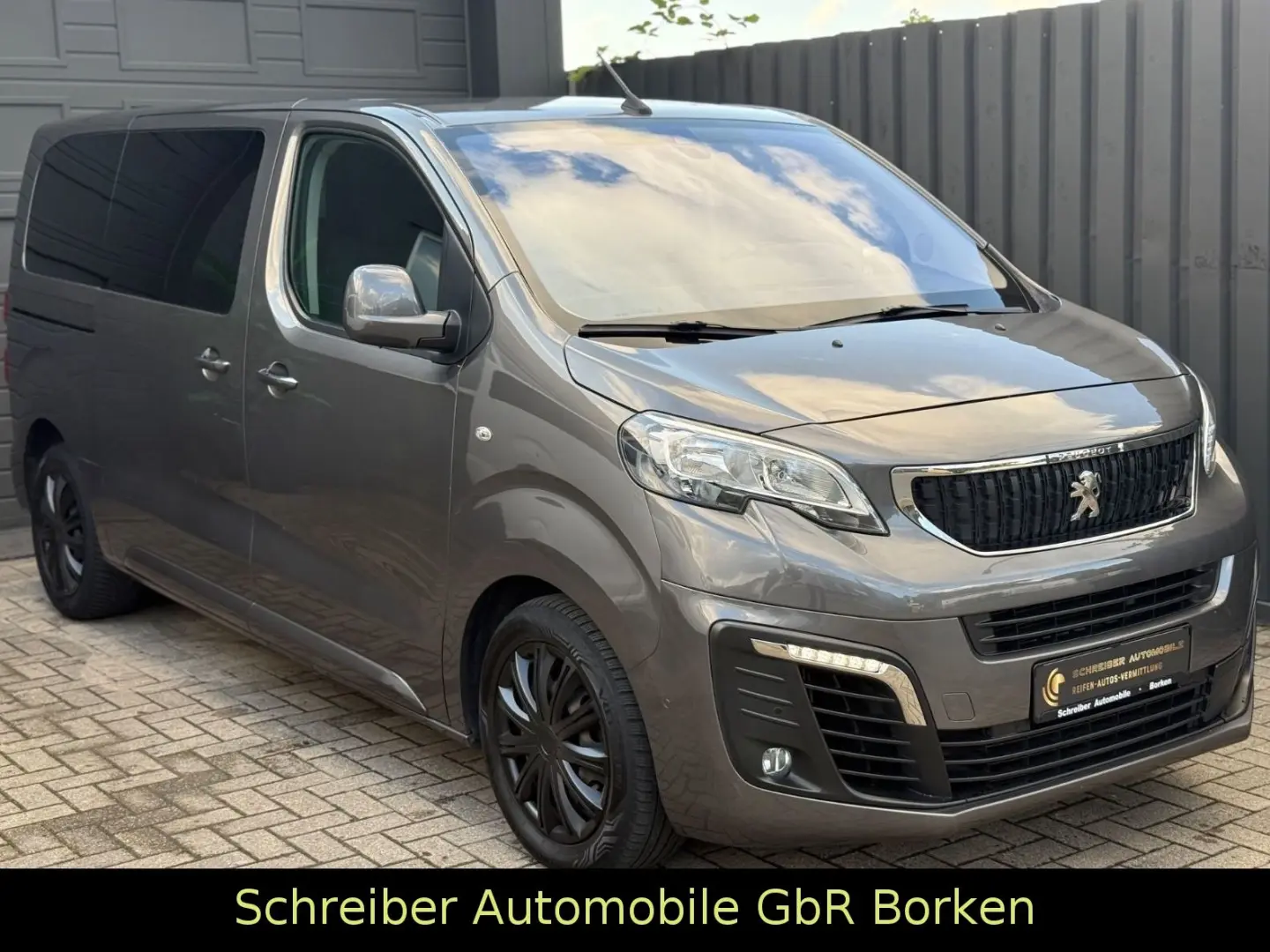 Traveller Business L2 HEAD-UP 8-SITZE KEYLESS