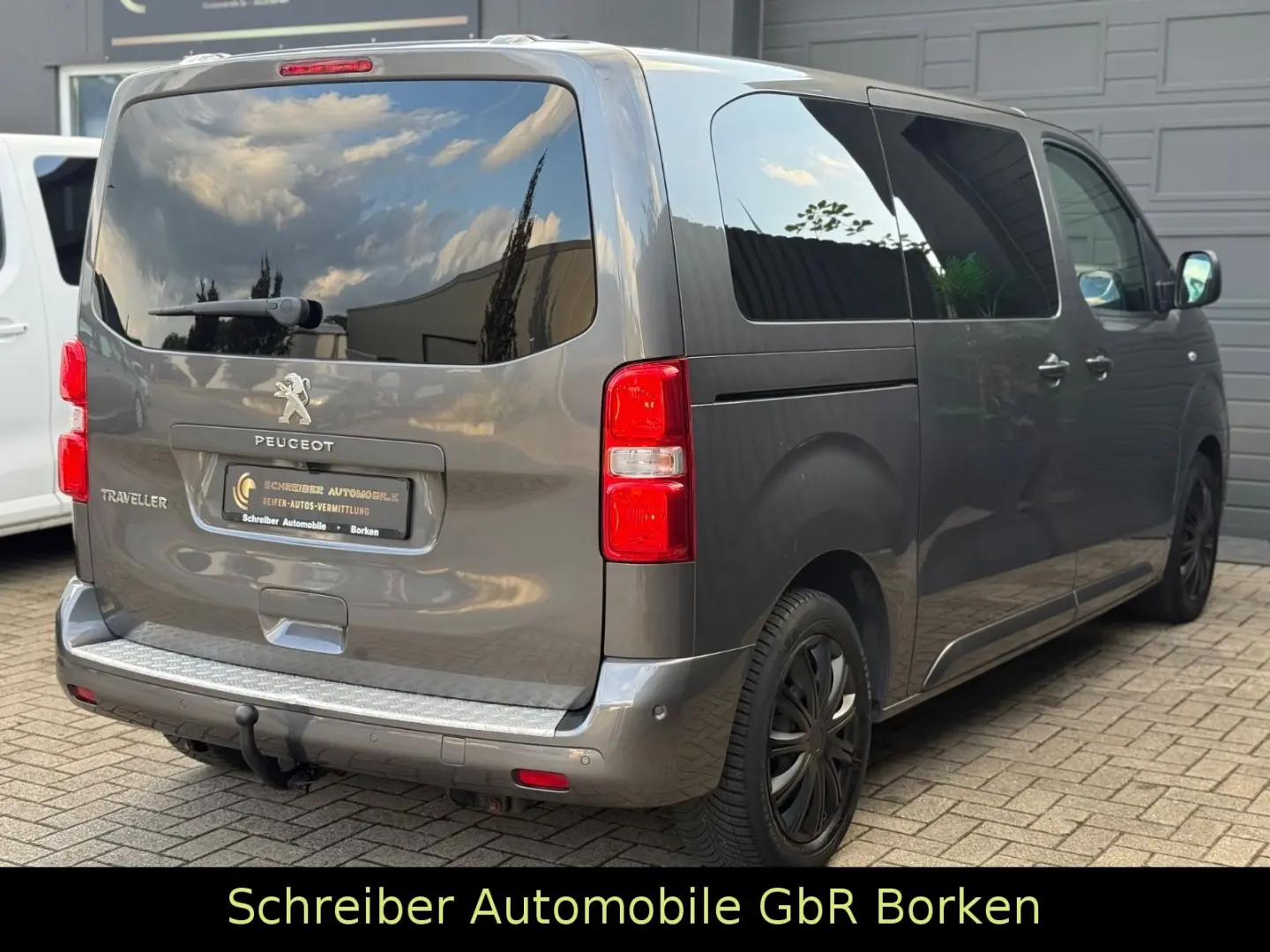 Traveller Business L2 HEAD-UP 8-SITZE KEYLESS