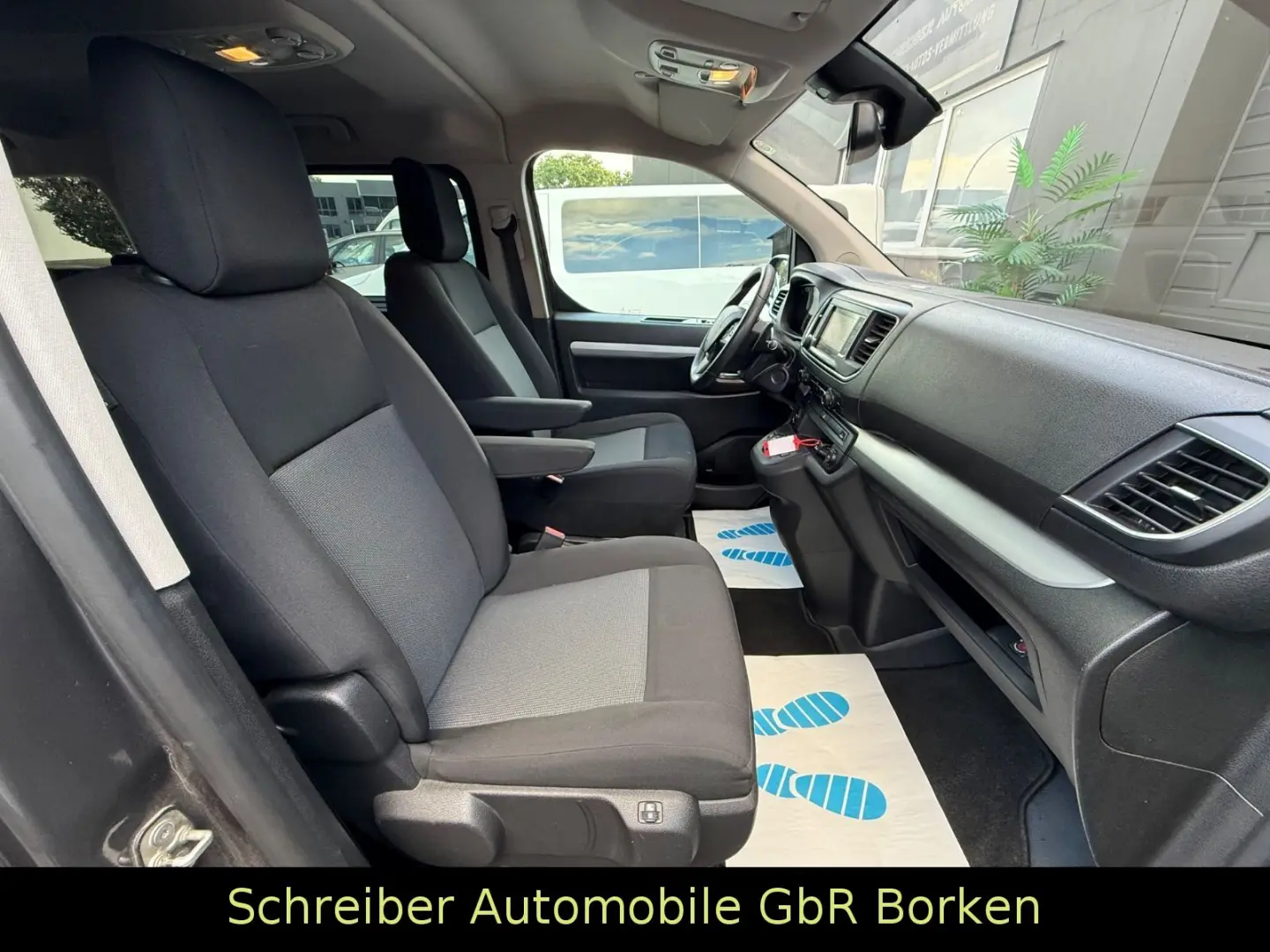 Traveller Business L2 HEAD-UP 8-SITZE KEYLESS