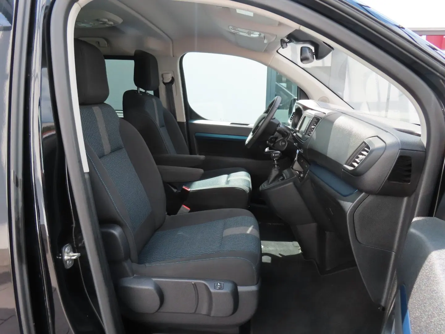 Traveller BlueHDi 145 S&S Active L3 Klima/AHK