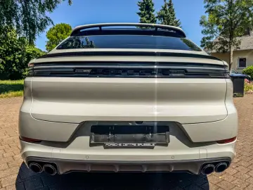 Cayenne Coupe E-Hybrid*PANO*21